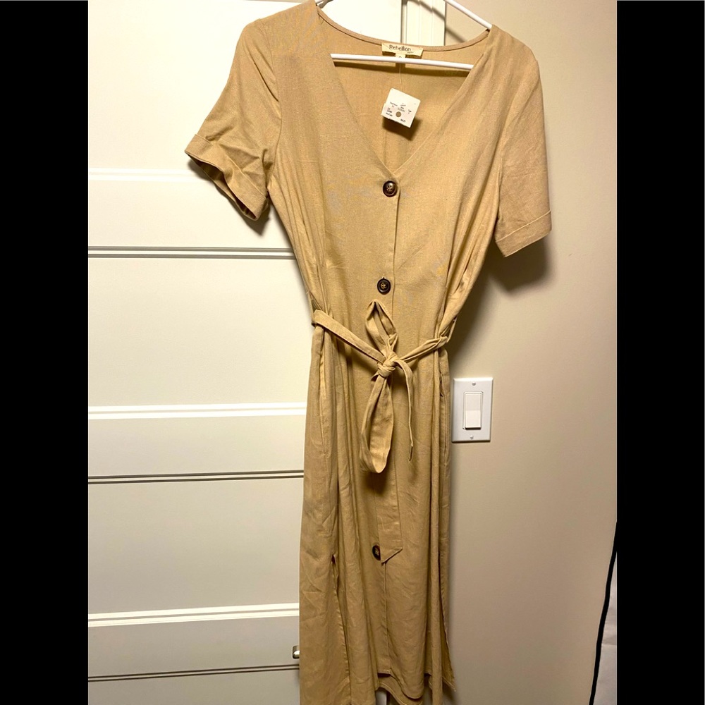 New with tag- Button front Midi dress